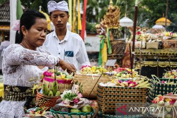 Suasana khidmat sembahyang hari Galungan di Palangka Raya