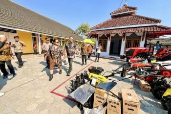 Pemkab Gunungkidul salurkan bantuan alat pertanian untuk petani