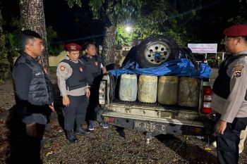 Polres Pasaman Barat tangkap pelaku penyalahgunaan BBM subsidi
