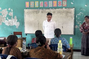 Gibran checks MBG food quality, school facilities on NTT visit