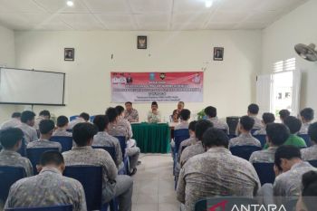 Kesbangpol Bangka tanamkan pendidikan politik pemula bagi pelajar SMK