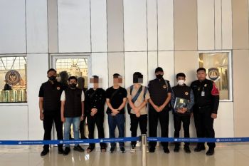 Indonesia deports three Chinese nationals over visa fraud