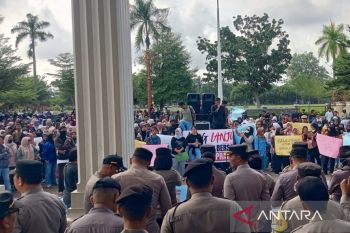 Ratusan warga Jambi gelar aksi minta program MBG tidak dihentikan