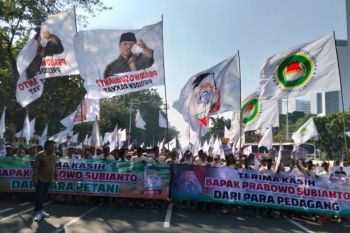 Massa dari berbagai daerah ke Jakarta beri dukungan Prabowo
