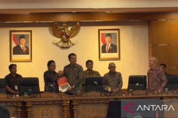 DPRD serahkan hasil rekomendasi Pansus TRAP ke Wagub Bali