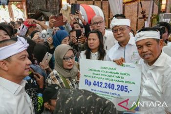 Pemprov Jabar bersama BPJS salurkan Rp43 miliar lindungi pekerja rentan