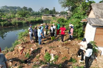 UIII kerja bakti tanam pohon wujudkan lingkungan hijau dan berkelanjutan