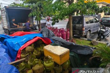 Polda Babel limpahkan empat tersangka kasus pengoplosan LPG subsidi ke Kejari Pangkalpinang