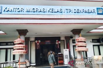 Imigrasi Denpasar memastikan layanan tetap normal usai digeledah KPK