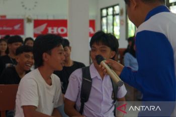 PT DAW edukasi keselamatan berkendara kepada siswa SMK Pusomaen