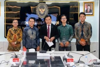 Minister Mahendra to relay student board demands to Prabowo