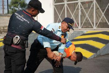 KAI Daop 6 Yogyakarta meningkatkan kompetensi personel pengamanan