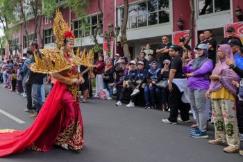 Pemkot dorong industri kreatif lewat Surabaya Fashion Festival