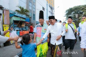 Jalan sehat sarungan di Kota Tangerang, upaya lestarikan budaya Islami