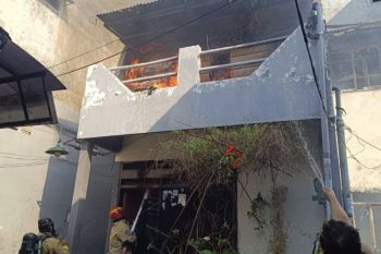 Anak 5 tahun tewas dalam kebakaran rumah di Surabaya