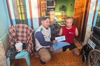 YBM PLN UIW NTB menyalurkan bantuan untuk guru ngaji dan penyandang disabilitas