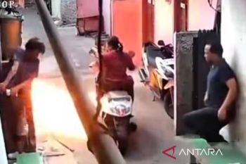 Polisi selidiki pelemparan diduga bom molotov kepada pengendara motor di Jakut