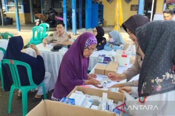 Polres Bangka Barat cek kesehatan warga pesisir