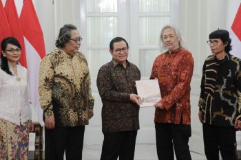 Pramono kukuhkan 16 anggota Akademi Jakarta
