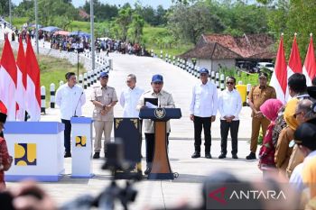 Jalan sepanjang 1.151 kilometer yang menyambungkan desa dan pasar
