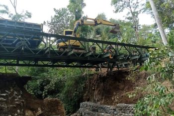 Jembatan Bailey bantuan BNPB di Plosogaden telah selesai dibangun