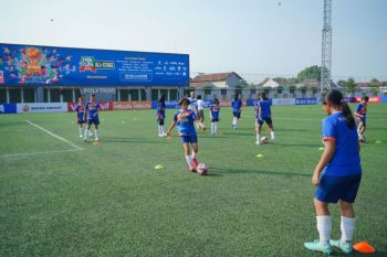12 tim sepak bola putri tanah air memperebutkan gelar juara All-Stars di Kudus