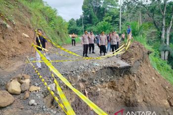 2.053 warga tidak lagi terisolasi, tapi lubang mirip Sinkhole belum ditimbun, DPRD kritisi kinerja BPBD