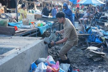 Pemkot Pematangsiantar bongkar kios pedagang kaki lima di Pasar Dwikora