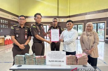Kejari Bangka Tengah terima uang pengganti kerugian negara Rp500 juta