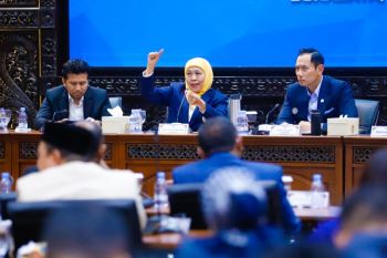 Khofifah dorong IKA Unair bergerak inovatif untuk bangsa