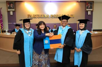 Herlina angkat disertasi teori baru loyalitas kader partai