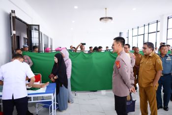 Polda Maluku beri layanan kesehatan dan bansos untuk 3.835 warga ambut Hari Bhayangkara