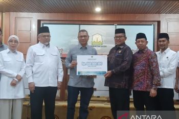Kemenag dan DPR serahkan Rp15,4 miliar bantuan kebencanaan Aceh