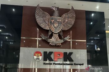 KPK memeriksa dua saksi untuk mengusut pembayaran sewa mesin EDC bank BUMN