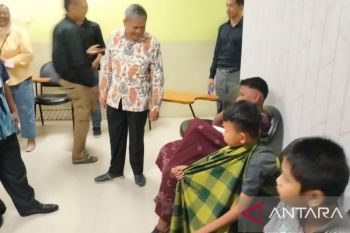 RS UNAND bantu khitanan massal anak-anak penyintas banjir bandang