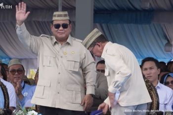 Prabowo receives KTNA's highest farmers-fishermen award