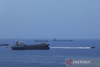 1.200 kapal kargo terjebak akibat penutupan Selat Hormuz, perdagangan terguncang