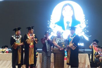Unesa siapkan beasiswa untuk adik mahasiswi yang wafat