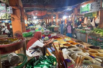 Jemput bola ke pasar, AO BRK Syariah gencarkan edukasi gadai emas untuk pedagang pasar
