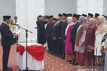30 Pejabat Administrator dan Pengawas serta 23 Kepala Sekolah Bukittinggi dilantik