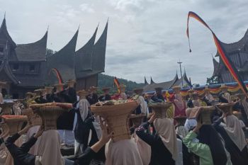 Wamenaker Afriansyah Noor apresiasi festival minangkabau, dorong UMKM dan peningkatan kompetensi SDM