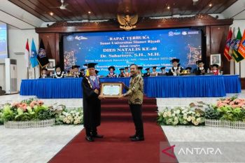 Ketua MK terima penghargaan Bhakti Justisia pada Dies Natalis Unisri Surakarta