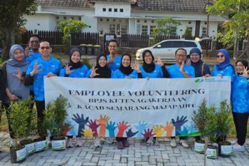 BPJS Ketenagakerjaan Semarang Majapahit galakkan aksi Go Green, tanam ratusan bibit pohon