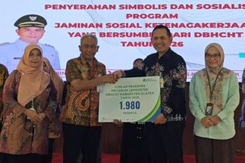 BPJS Ketenagakerjaan dan Pemkab Klaten serahkan simbolis kepesertaan jaminan sosial ketenagakerjaan bersumber dari DBHCHT tahun 2026