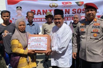Polres Agam salurkan ratusan paket bantuan ke warga terdampak bencana