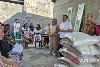 Pemkab Parimo kirim bantuan pangan bagi warga terdampar banjir