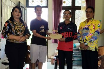 Pemkab Gumas kucurkan Rp79,5 juta bantu korban kebakaran di Manuhing dan Rungan