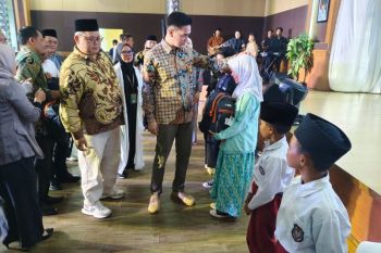 Baznas Sumedang salurkan bantuan perlengkapan sekolah untuk 250 anak yatim