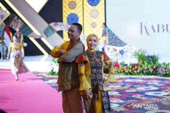 Batik bermotif daun mangrove asal Bekasi tampil memikat di Jawa Barat
