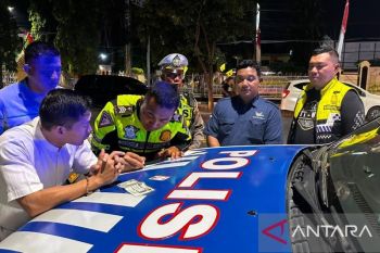 Polres Situbondo tilang sopir bus pariwisata terobos lampu merah